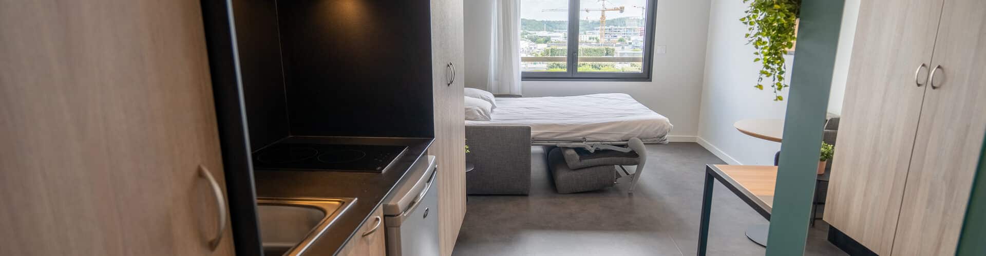 Studio privatisable meublé et équipé, hostel Whoo Bordeaux Bacalan, idéal pour les accompagnants ou les séjours en toute autonomie.