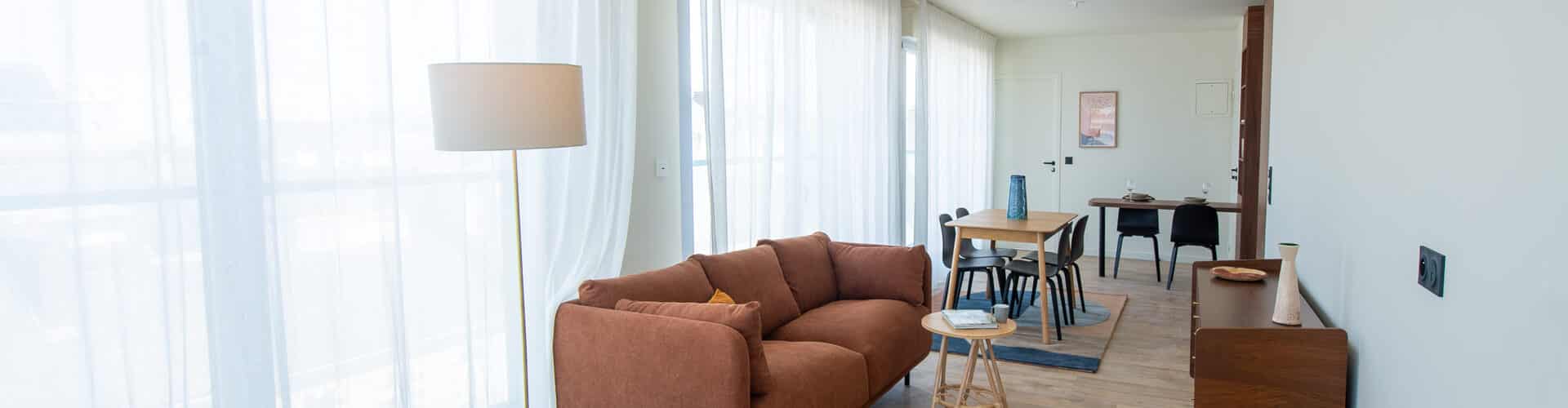 Spacious living and dining area in a coliving apartment at Whoo Residence Rennes Gare, designed to encourage social interaction and provide premium comfort for urban dwellers.